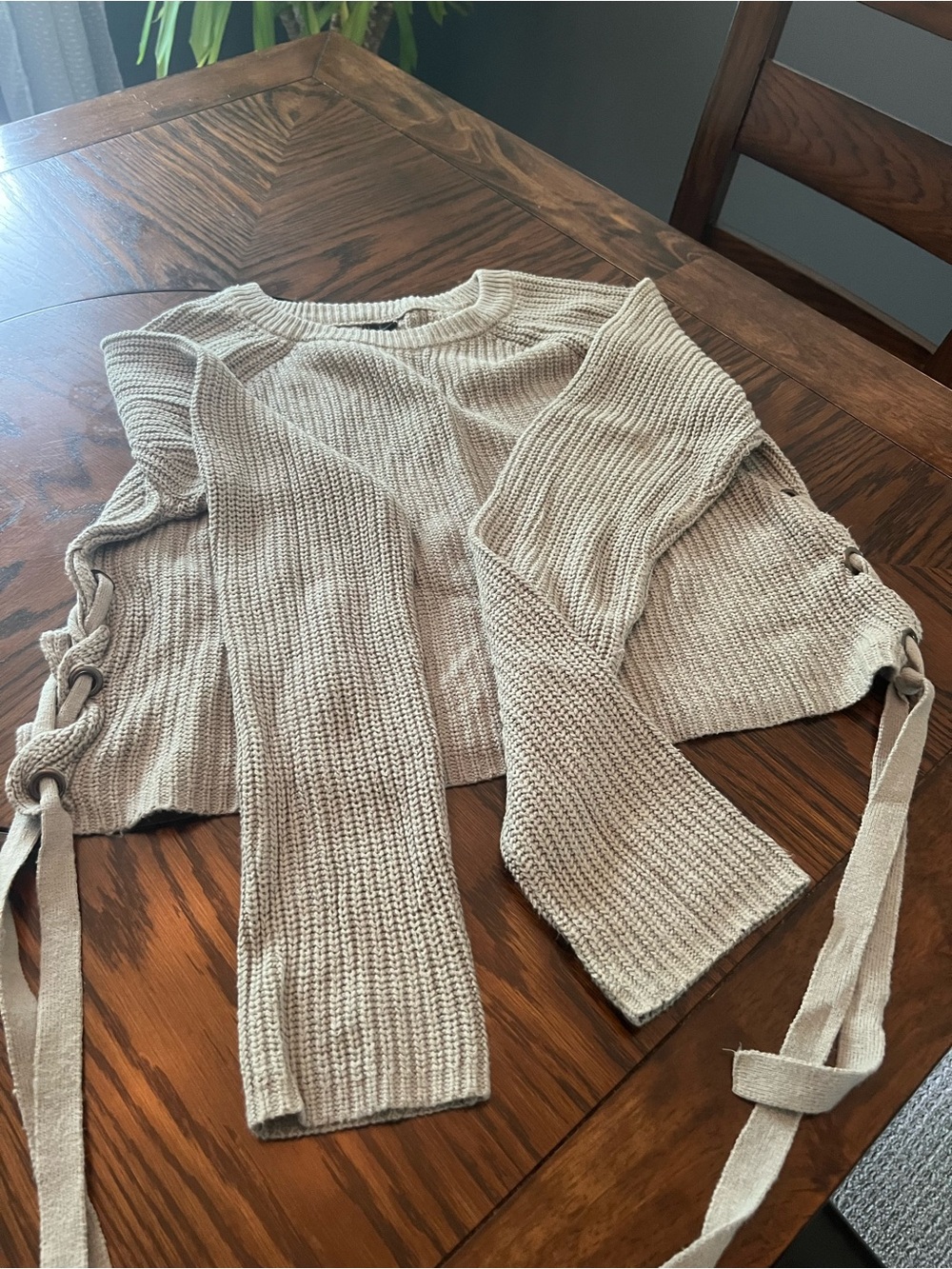 Moon & Madison Women’s M Gray Solid Knit Crew Neck Lace-Up Pullover Sweater #609